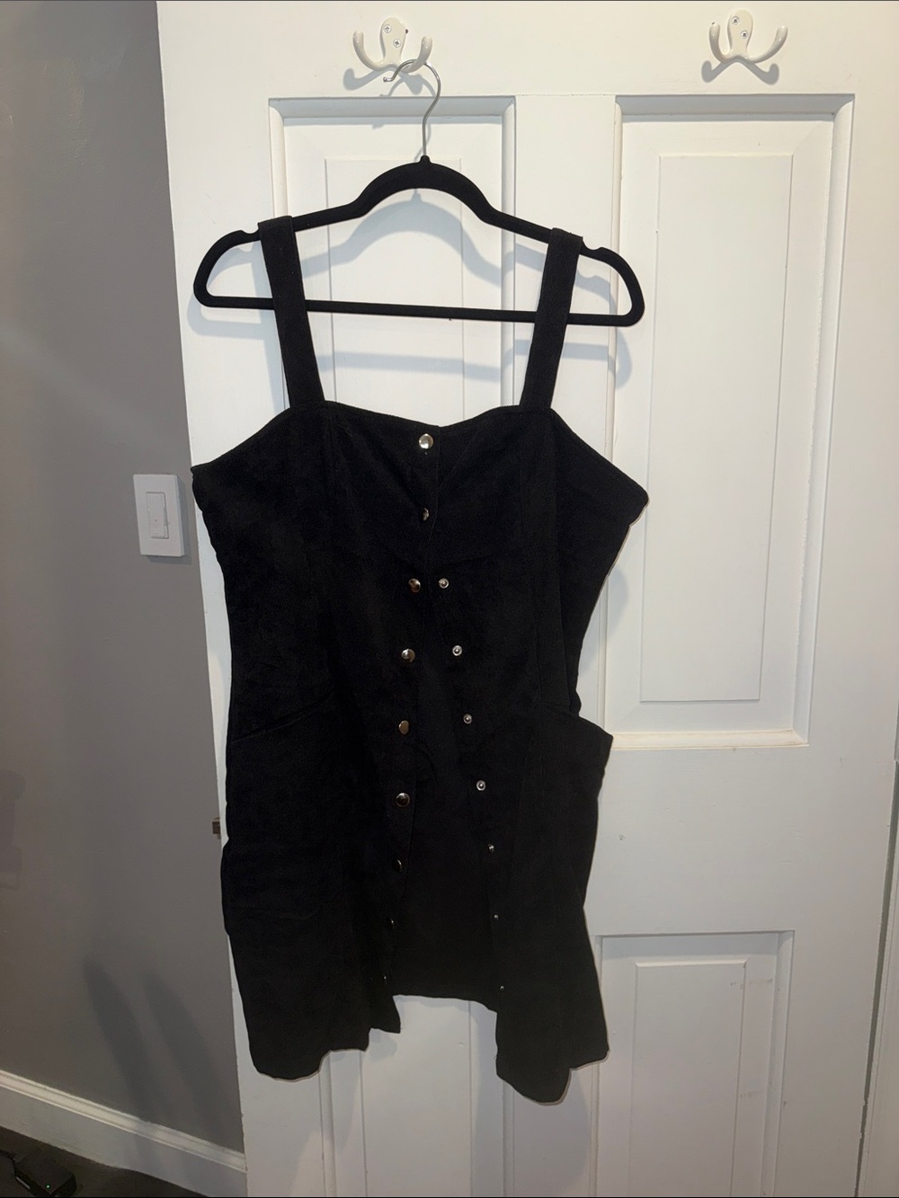 Black Sleeveless Button-Front Women's Dress